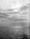 Первый восход солнца для Титаника. Снимок сделан возле мыса Land's End, Корнуолл, во время плавания между Шербуром и Куинстауном, около 6:45 утра 1 апреля 1912 года.  